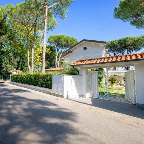casa indipendente in affitto a Forte dei Marmi in zona Vittoria Apuana