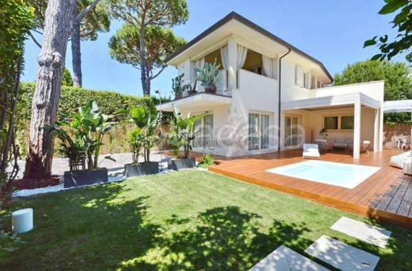 casa indipendente in affitto a Forte dei Marmi in zona Vittoria Apuana