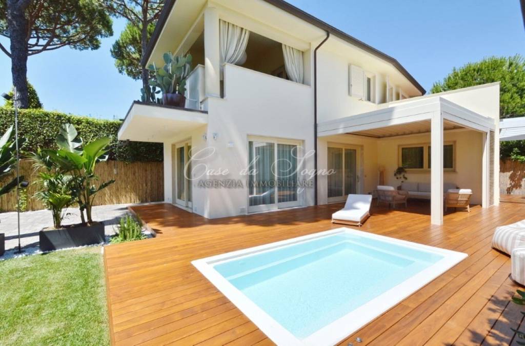 casa indipendente in affitto a Forte dei Marmi in zona Vittoria Apuana