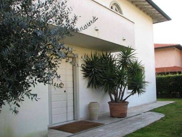 casa indipendente in affitto a Forte dei Marmi in zona Vittoria Apuana