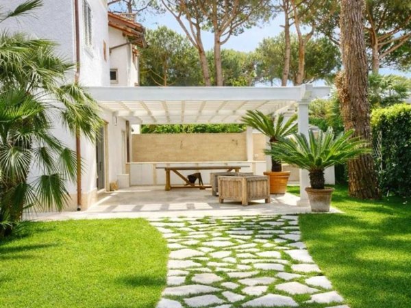 casa indipendente in affitto a Forte dei Marmi in zona Vittoria Apuana