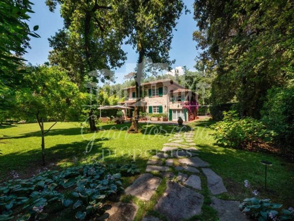 casa indipendente in affitto a Forte dei Marmi in zona Roma Imperiale