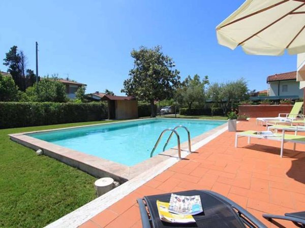 casa indipendente in affitto a Forte dei Marmi in zona Vittoria Apuana