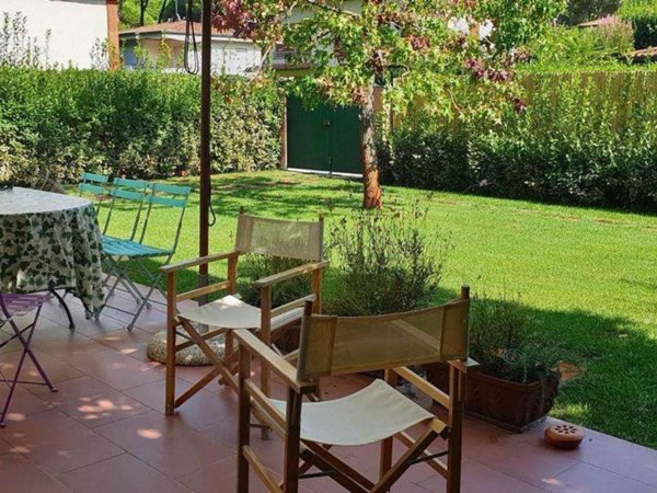 casa indipendente in affitto a Forte dei Marmi in zona Vittoria Apuana