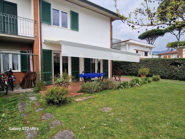 casa indipendente in affitto a Forte dei Marmi in zona Vittoria Apuana