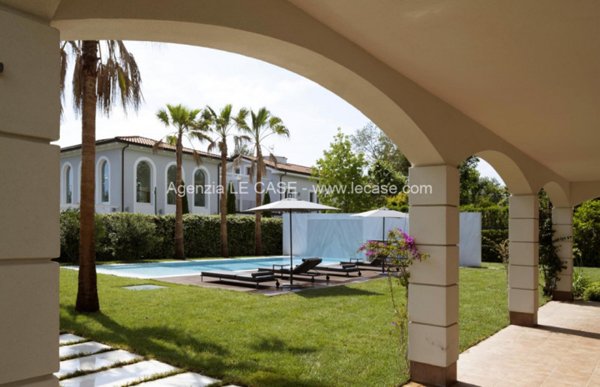 casa indipendente in affitto a Forte dei Marmi in zona Vittoria Apuana