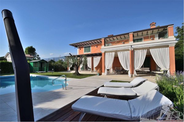 casa indipendente in affitto a Forte dei Marmi in zona Roma Imperiale