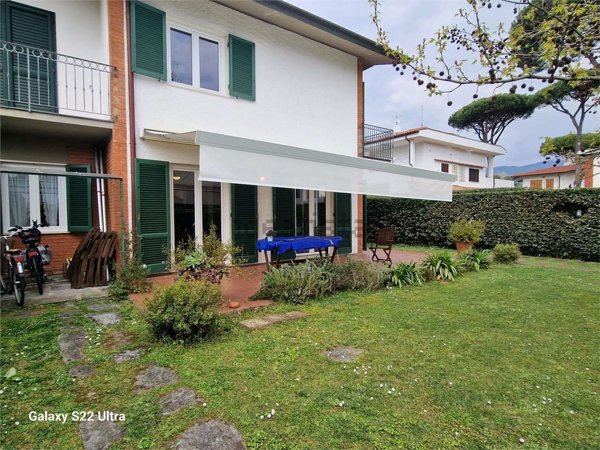 casa indipendente in affitto a Forte dei Marmi in zona Vittoria Apuana