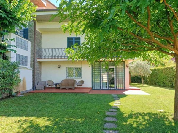 casa indipendente in affitto a Forte dei Marmi in zona Vittoria Apuana