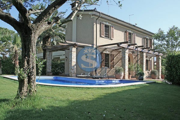casa indipendente in affitto a Forte dei Marmi in zona Vittoria Apuana