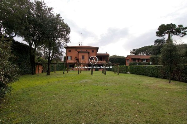 appartamento in affitto a Forte dei Marmi in zona Roma Imperiale