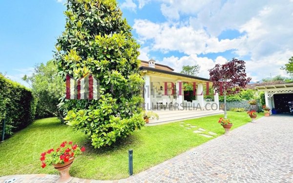 casa indipendente in affitto a Forte dei Marmi in zona Vittoria Apuana