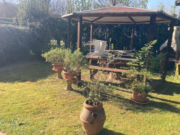 casa indipendente in affitto a Forte dei Marmi in zona Vittoria Apuana