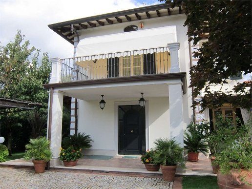 casa indipendente in affitto a Forte dei Marmi in zona Vittoria Apuana