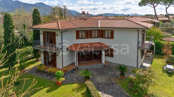 casa indipendente in affitto a Forte dei Marmi in zona Vittoria Apuana