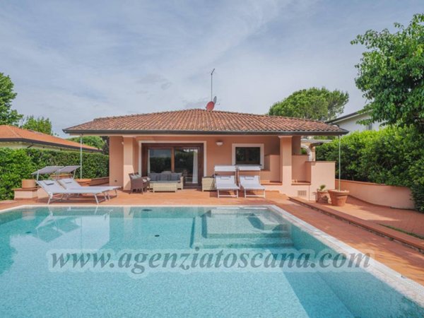 casa indipendente in affitto a Forte dei Marmi in zona Vittoria Apuana