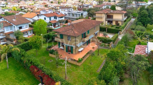 casa indipendente in affitto a Forte dei Marmi in zona Vittoria Apuana