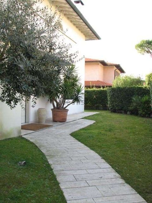 casa indipendente in affitto a Forte dei Marmi in zona Vittoria Apuana