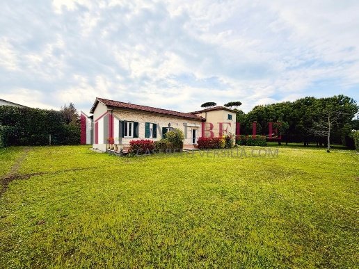 casa indipendente in affitto a Forte dei Marmi in zona Vittoria Apuana