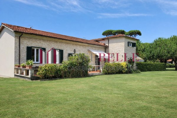 casa indipendente in affitto a Forte dei Marmi in zona Vittoria Apuana