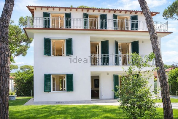 appartamento in affitto a Forte dei Marmi in zona Vittoria Apuana