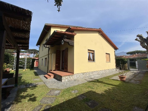 casa indipendente in affitto a Forte dei Marmi in zona Vittoria Apuana