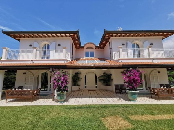 casa indipendente in affitto a Forte dei Marmi in zona Vittoria Apuana