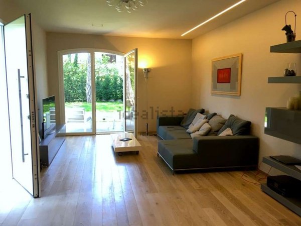 casa indipendente in affitto a Forte dei Marmi in zona Vittoria Apuana