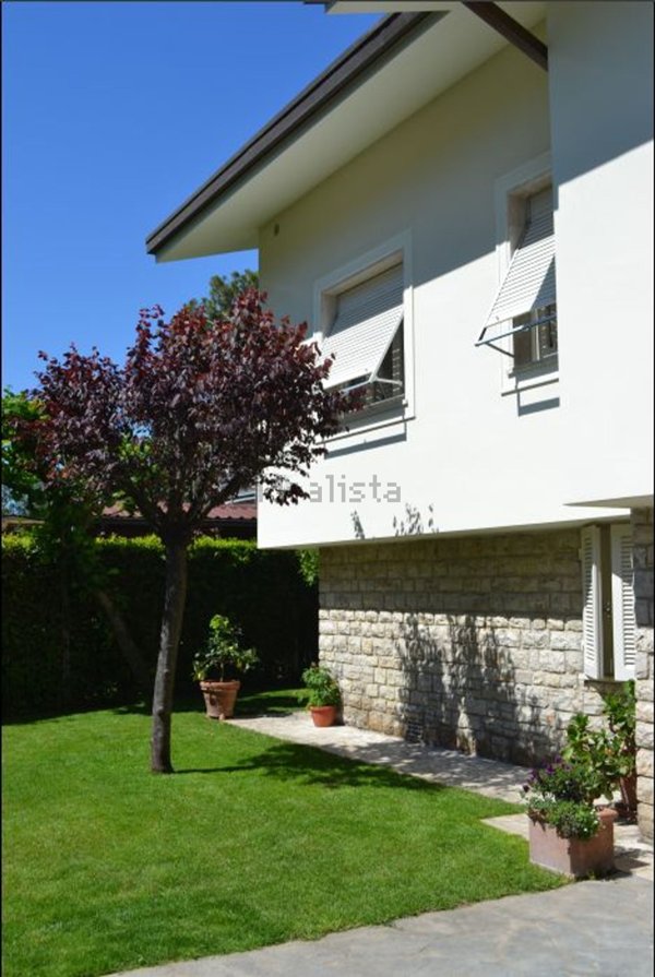 casa indipendente in affitto a Forte dei Marmi in zona Roma Imperiale