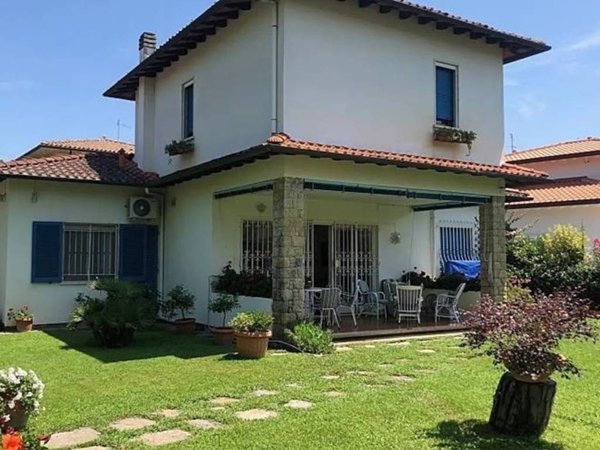 casa indipendente in affitto a Forte dei Marmi
