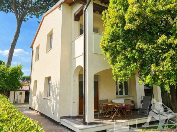 appartamento in affitto a Forte dei Marmi in zona Vittoria Apuana