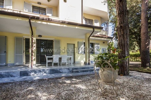 casa indipendente in affitto a Forte dei Marmi in zona Vittoria Apuana