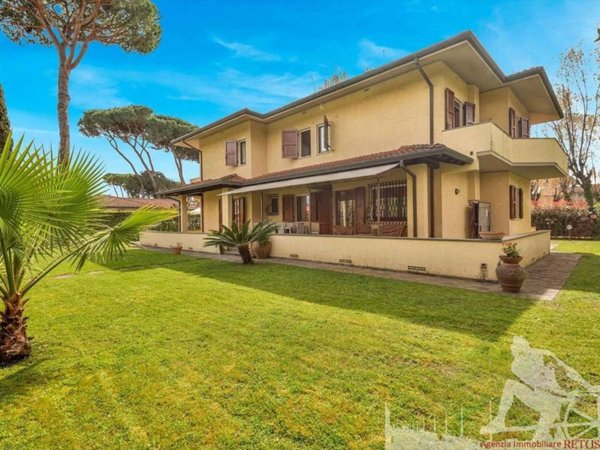 casa indipendente in affitto a Forte dei Marmi in zona Roma Imperiale