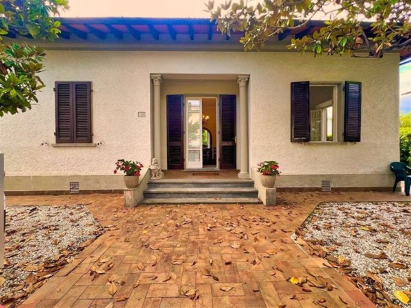 casa indipendente in affitto a Forte dei Marmi in zona Vittoria Apuana