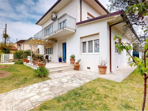 casa indipendente in affitto a Forte dei Marmi