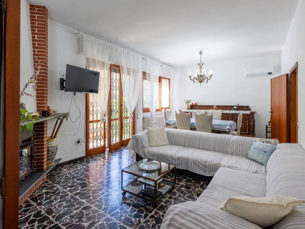 casa indipendente in affitto a Forte dei Marmi in zona Vittoria Apuana