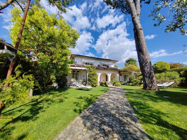 casa indipendente in affitto a Forte dei Marmi in zona Roma Imperiale