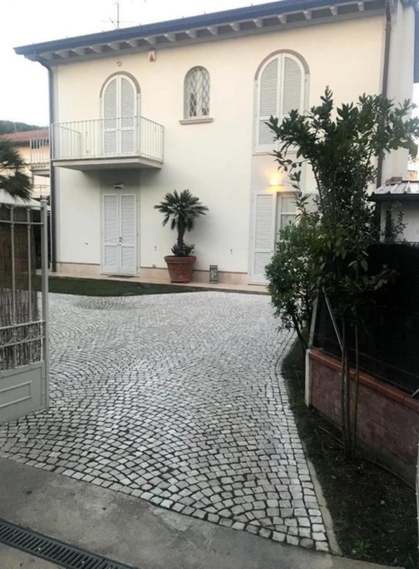 casa indipendente in affitto a Forte dei Marmi in zona Vittoria Apuana