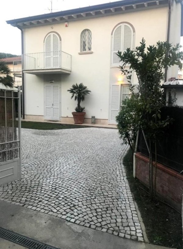 casa indipendente in affitto a Forte dei Marmi in zona Vittoria Apuana