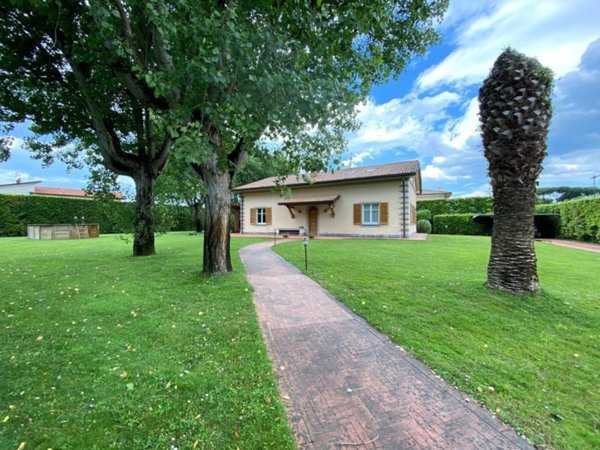 casa indipendente in affitto a Forte dei Marmi in zona Vittoria Apuana