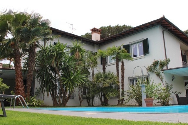 casa indipendente in affitto a Forte dei Marmi in zona Vittoria Apuana