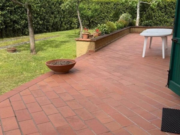 casa indipendente in affitto a Forte dei Marmi in zona Vittoria Apuana