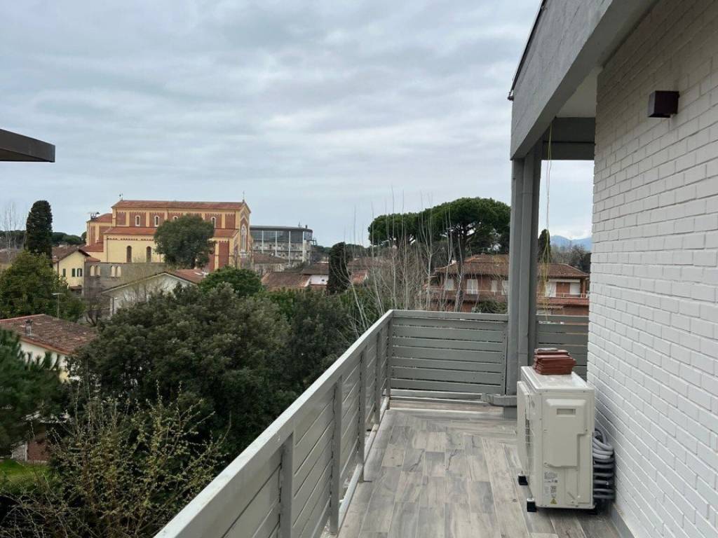 appartamento in affitto a Forte dei Marmi in zona Vittoria Apuana