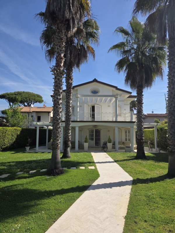 casa indipendente in affitto a Forte dei Marmi in zona Vittoria Apuana