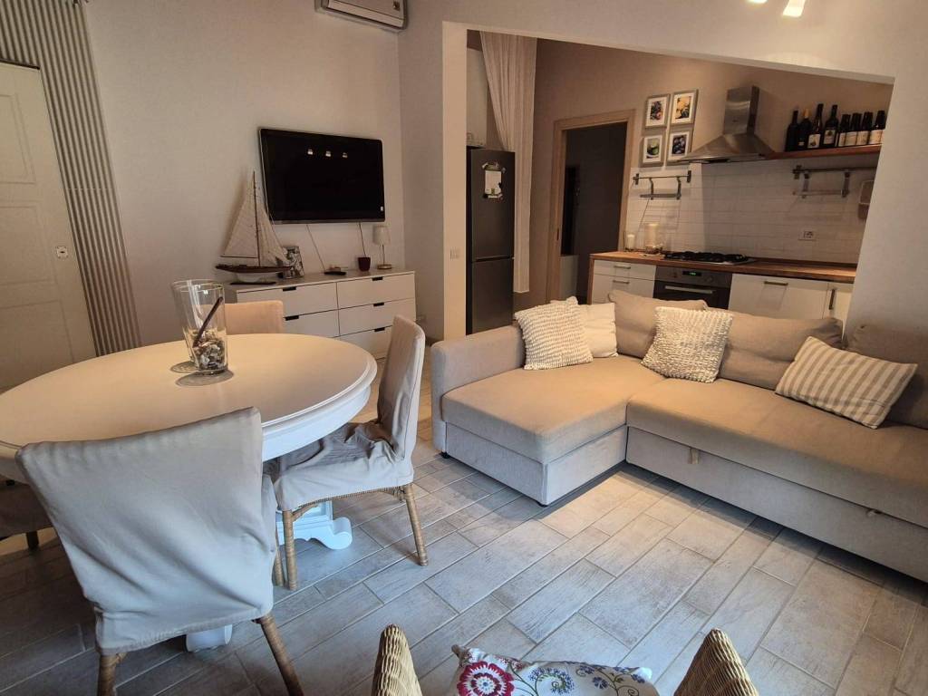 appartamento in affitto a Forte dei Marmi in zona Roma Imperiale