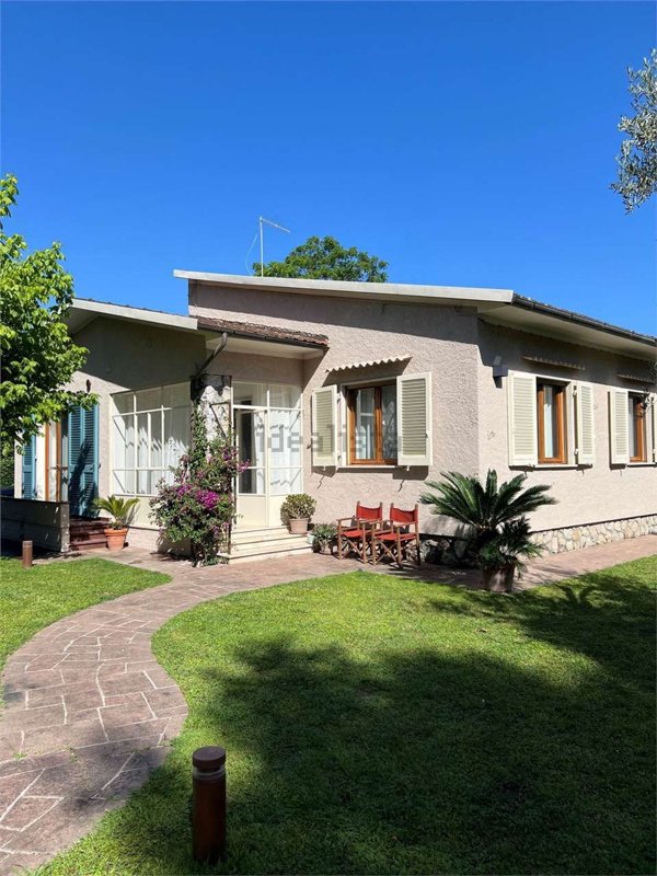 casa indipendente in affitto a Forte dei Marmi in zona Vittoria Apuana