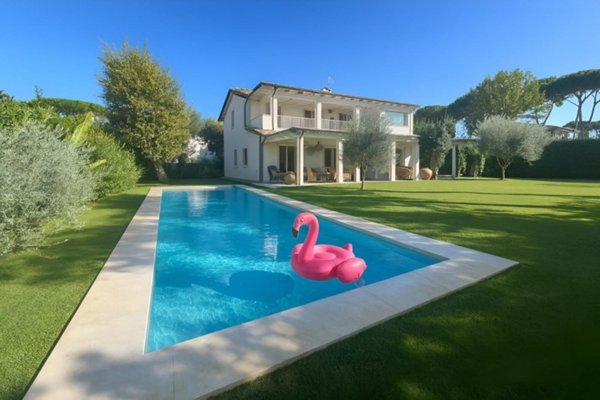casa indipendente in affitto a Forte dei Marmi in zona Vittoria Apuana