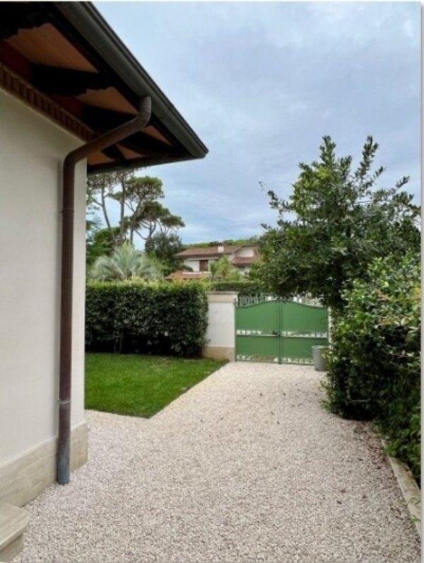 casa indipendente in affitto a Forte dei Marmi in zona Vittoria Apuana