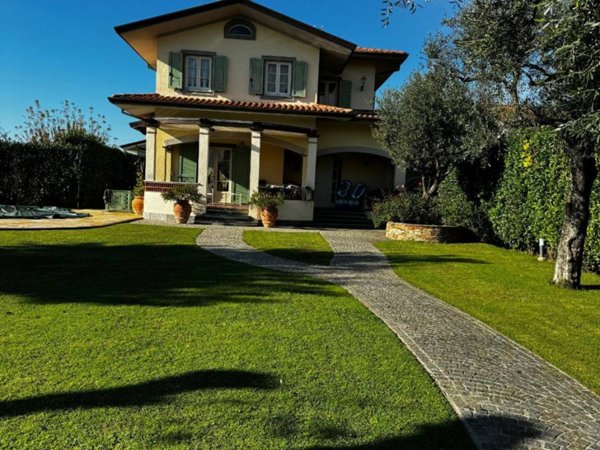 casa indipendente in affitto a Forte dei Marmi in zona Vaiana