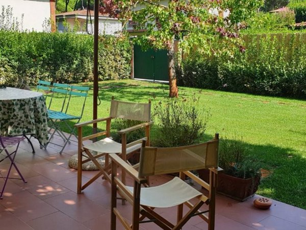 casa indipendente in affitto a Forte dei Marmi in zona Vittoria Apuana
